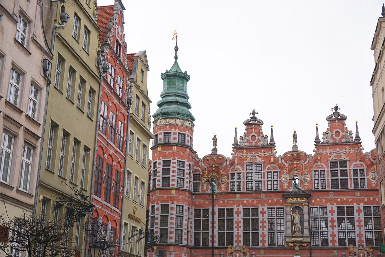 Row houses and Wielka Zbrojownia (The Great Armoury), Gdańsk Row houses and Wielka Zbrojownia (The Great Armoury), Gdańsk