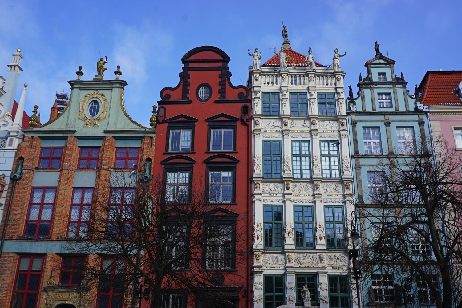 Colorful row houses in Długi Targ, Gdańsk Colorful row houses in Długi Targ, Gdańsk
